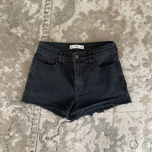 ABERCROMBIE MID RISE SHORTS